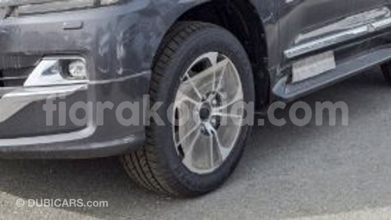 Big with watermark toyota land cruiser diana import dubai 5584