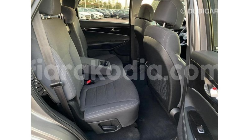 Big with watermark kia sorento diana import dubai 5587