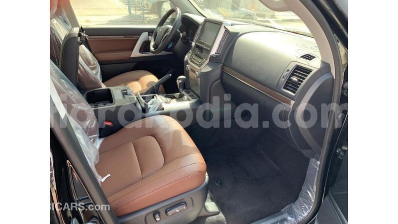 Big with watermark toyota land cruiser diana import dubai 5593