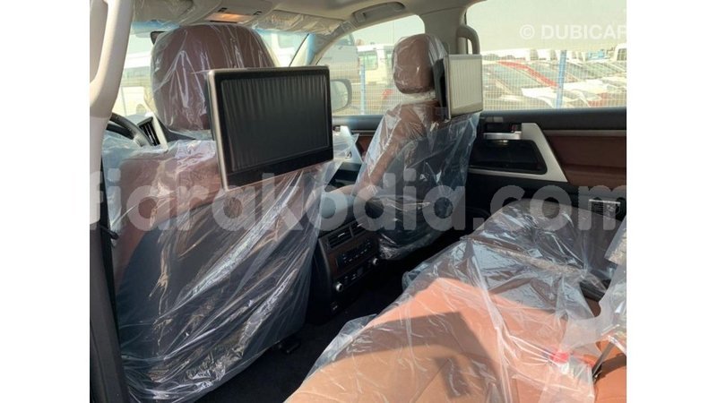 Big with watermark toyota land cruiser diana import dubai 5593