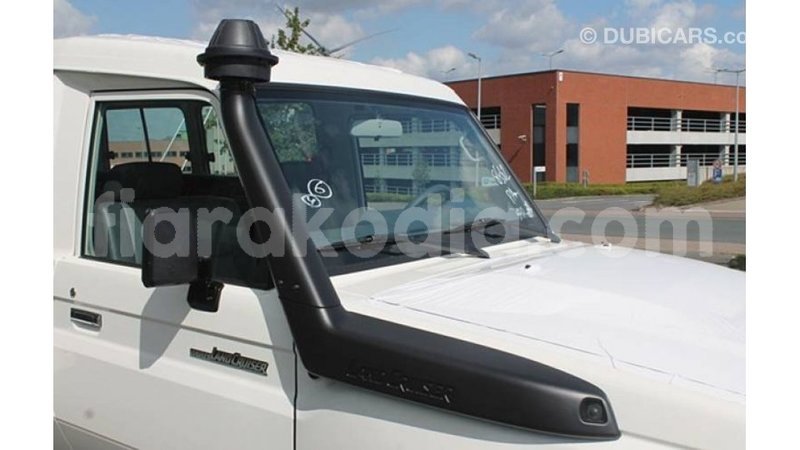 Big with watermark toyota land cruiser diana import dubai 5594