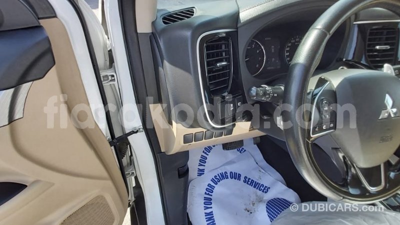 Big with watermark mitsubishi outlander diana import dubai 5604