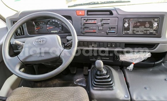 Acheter Import Voiture Toyota Coaster Blanc à Import - Dubai, Diana Acheter Import Voiture Toyota Coaster Blanc à Import - Dubai, Diana