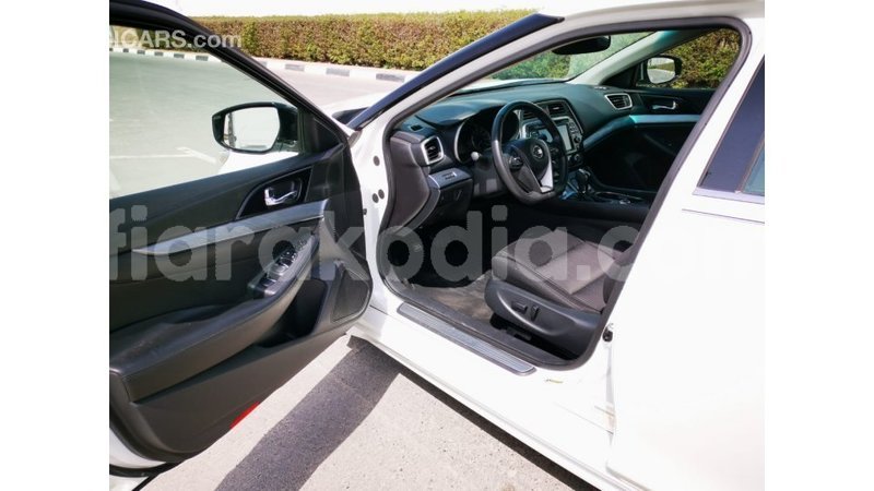 Big with watermark nissan maxima diana import dubai 5629