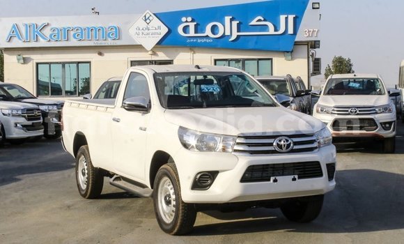 Hividy Toyota Hilux fotsy Car in Import - Dubai in Diana Hividy Toyota Hilux fotsy Car in Import - Dubai in Diana