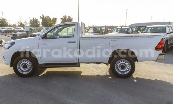 Hividy Toyota Hilux fotsy Car in Import - Dubai in Diana Hividy Toyota Hilux fotsy Car in Import - Dubai in Diana