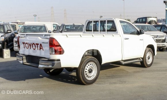 Hividy Toyota Hilux fotsy Car in Import - Dubai in Diana Hividy Toyota Hilux fotsy Car in Import - Dubai in Diana