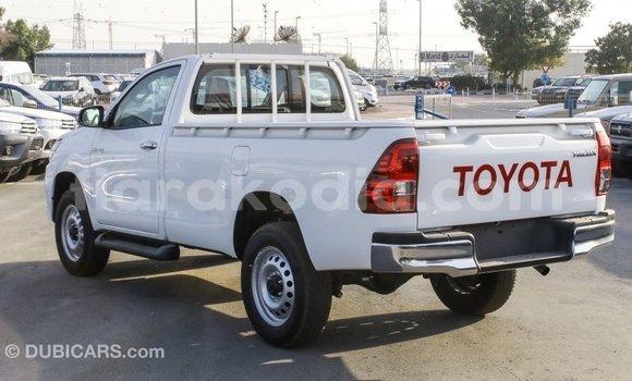 Hividy Toyota Hilux fotsy Car in Import - Dubai in Diana Hividy Toyota Hilux fotsy Car in Import - Dubai in Diana