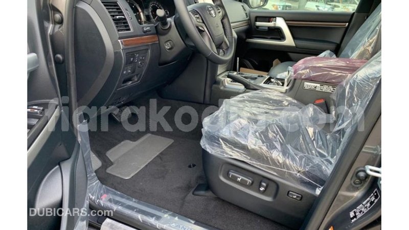 Big with watermark toyota land cruiser diana import dubai 5639