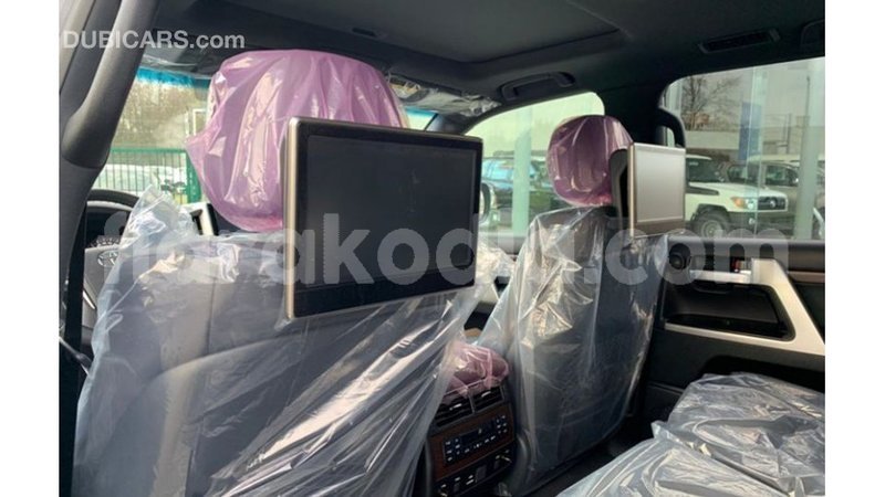 Big with watermark toyota land cruiser diana import dubai 5639