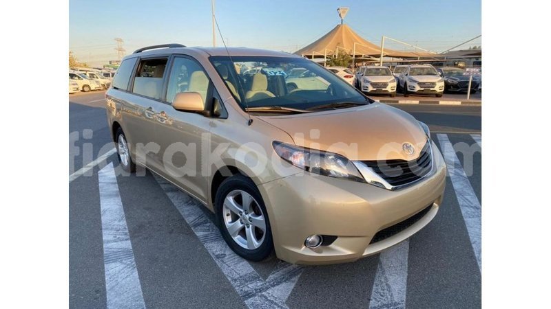 Big with watermark toyota sienna diana import dubai 5659