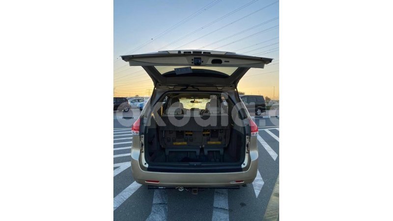 Big with watermark toyota sienna diana import dubai 5659