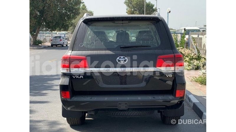 Big with watermark toyota land cruiser diana import dubai 5665