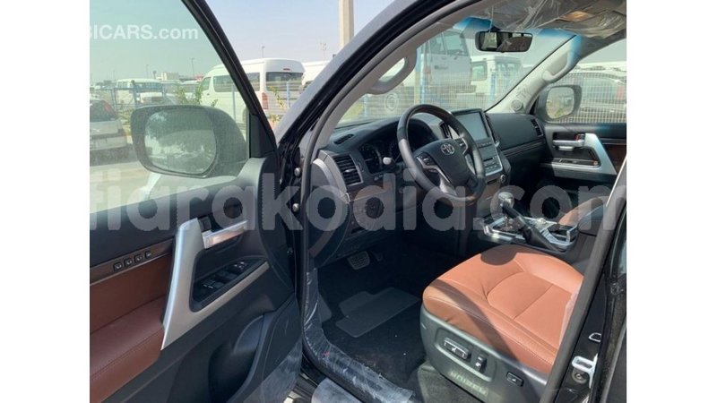 Big with watermark toyota land cruiser diana import dubai 5665