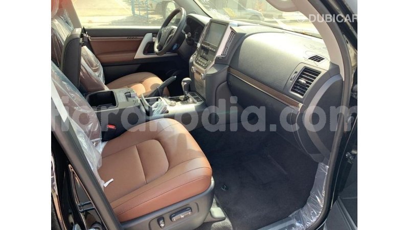 Big with watermark toyota land cruiser diana import dubai 5665