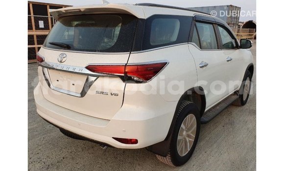Acheter Import Voiture Toyota Fortuner Blanc à Import - Dubai, Diana Acheter Import Voiture Toyota Fortuner Blanc à Import - Dubai, Diana