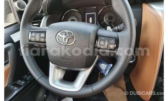 Acheter Import Voiture Toyota Fortuner Blanc à Import - Dubai, Diana Acheter Import Voiture Toyota Fortuner Blanc à Import - Dubai, Diana