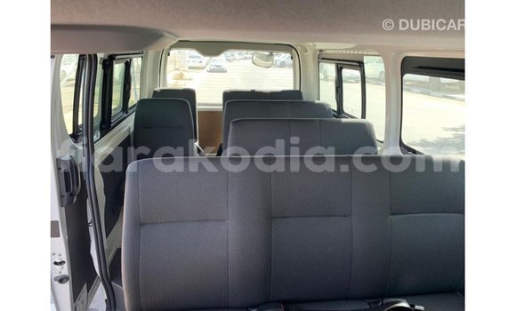 Acheter Import Voiture Toyota Hiace Blanc à Import - Dubai, Diana Acheter Import Voiture Toyota Hiace Blanc à Import - Dubai, Diana