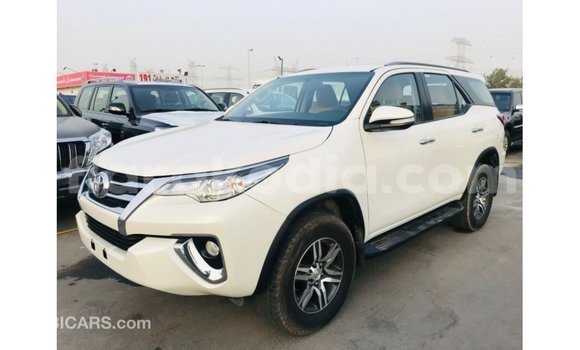 Acheter Import Voiture Toyota Fortuner Blanc à Import - Dubai, Diana Acheter Import Voiture Toyota Fortuner Blanc à Import - Dubai, Diana