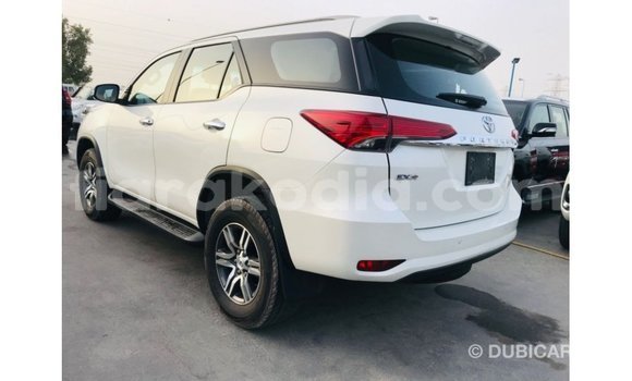 Acheter Import Voiture Toyota Fortuner Blanc à Import - Dubai, Diana Acheter Import Voiture Toyota Fortuner Blanc à Import - Dubai, Diana