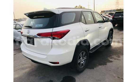 Acheter Import Voiture Toyota Fortuner Blanc à Import - Dubai, Diana Acheter Import Voiture Toyota Fortuner Blanc à Import - Dubai, Diana