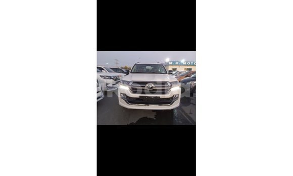 Hividy Toyota Land Cruiser fotsy Car in Import - Dubai in Diana Hividy Toyota Land Cruiser fotsy Car in Import - Dubai in Diana