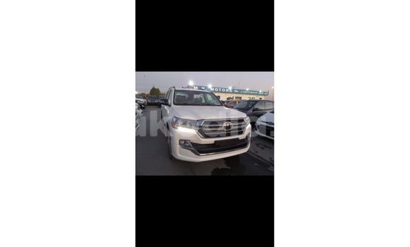 Hividy Toyota Land Cruiser fotsy Car in Import - Dubai in Diana Hividy Toyota Land Cruiser fotsy Car in Import - Dubai in Diana