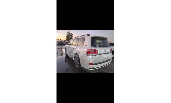 Hividy Toyota Land Cruiser fotsy Car in Import - Dubai in Diana Hividy Toyota Land Cruiser fotsy Car in Import - Dubai in Diana