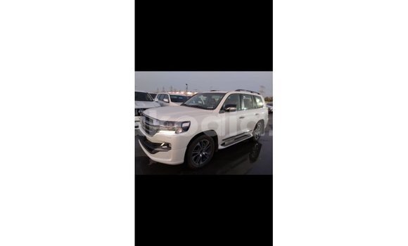 Hividy Toyota Land Cruiser fotsy Car in Import - Dubai in Diana Hividy Toyota Land Cruiser fotsy Car in Import - Dubai in Diana