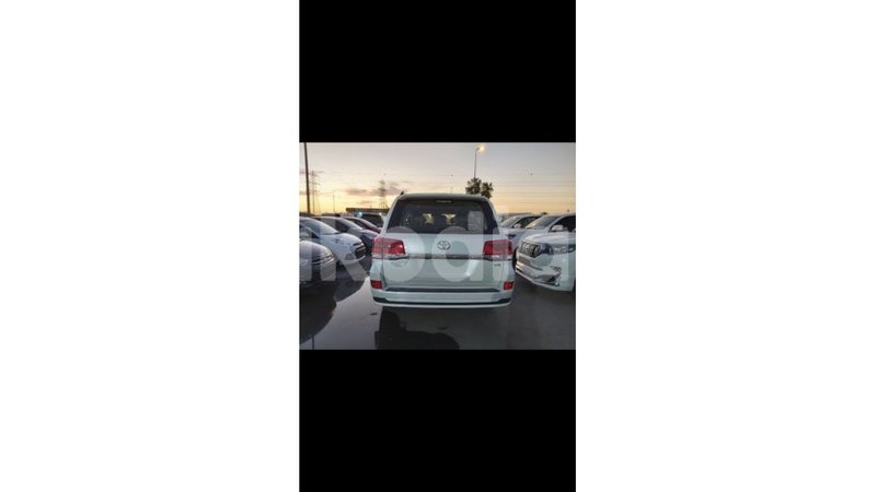 Big with watermark toyota land cruiser diana import dubai 5685