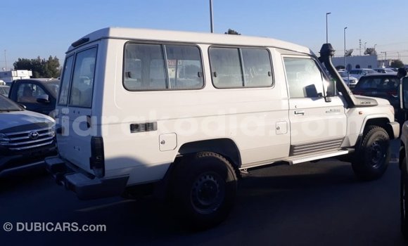Hividy Toyota Land Cruiser fotsy Car in Import - Dubai in Diana Hividy Toyota Land Cruiser fotsy Car in Import - Dubai in Diana