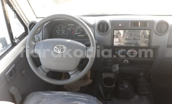 Hividy Toyota Land Cruiser fotsy Car in Import - Dubai in Diana Hividy Toyota Land Cruiser fotsy Car in Import - Dubai in Diana