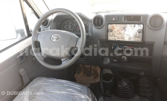 Hividy Toyota Land Cruiser fotsy Car in Import - Dubai in Diana Hividy Toyota Land Cruiser fotsy Car in Import - Dubai in Diana