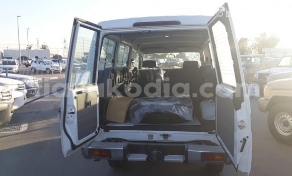 Hividy Toyota Land Cruiser fotsy Car in Import - Dubai in Diana Hividy Toyota Land Cruiser fotsy Car in Import - Dubai in Diana