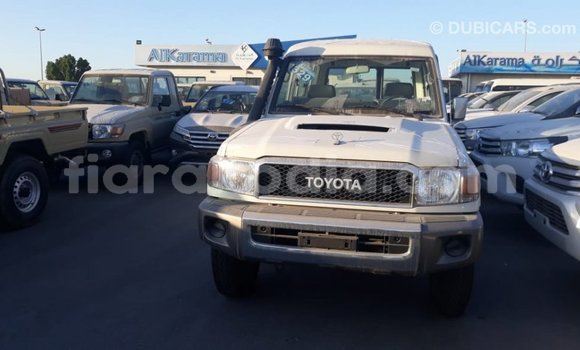 Hividy Toyota Land Cruiser fotsy Car in Import - Dubai in Diana Hividy Toyota Land Cruiser fotsy Car in Import - Dubai in Diana