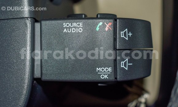 Acheter Import Voiture Renault Duster Blanc à Import - Dubai, Diana Acheter Import Voiture Renault Duster Blanc à Import - Dubai, Diana