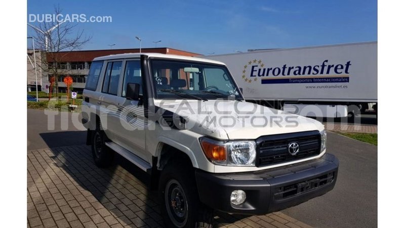 Big with watermark toyota land cruiser diana import dubai 5692