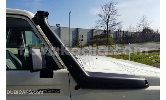 Acheter Import Voiture Toyota Land Cruiser Blanc à Import - Dubai, Diana Acheter Import Voiture Toyota Land Cruiser Blanc à Import - Dubai, Diana