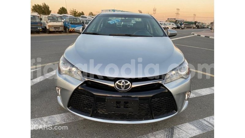 Big with watermark toyota camry diana import dubai 5698