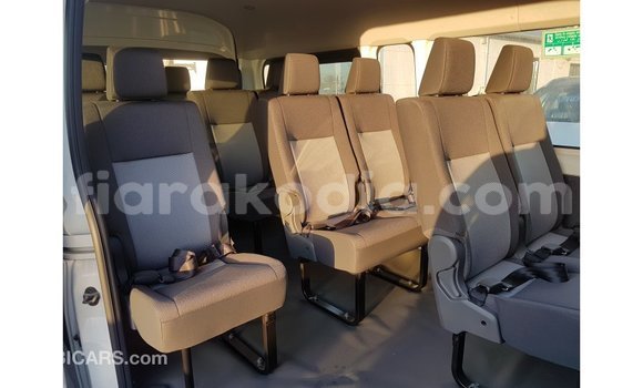 Hividy Toyota Hiace fotsy Car in Import - Dubai in Diana Hividy Toyota Hiace fotsy Car in Import - Dubai in Diana