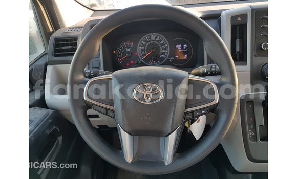 Hividy Toyota Hiace fotsy Car in Import - Dubai in Diana Hividy Toyota Hiace fotsy Car in Import - Dubai in Diana