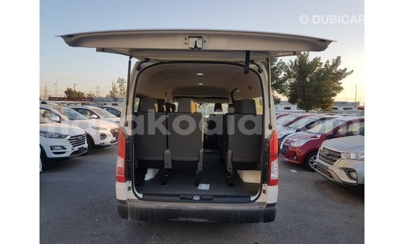 Hividy Toyota Hiace fotsy Car in Import - Dubai in Diana Hividy Toyota Hiace fotsy Car in Import - Dubai in Diana