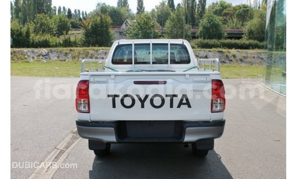 Buy Import Toyota Hilux White Car in Import - Dubai in Diana Buy Import Toyota Hilux White Car in Import - Dubai in Diana