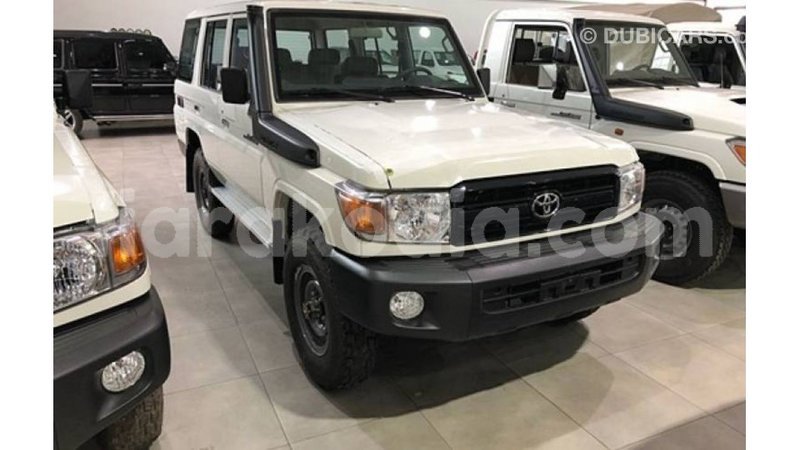 Big with watermark toyota land cruiser diana import dubai 5706