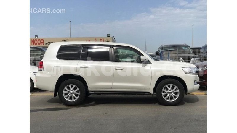 Big with watermark toyota land cruiser diana import dubai 5716