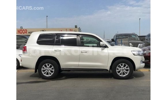 Acheter Import Voiture Toyota Land Cruiser Blanc à Import - Dubai, Diana Acheter Import Voiture Toyota Land Cruiser Blanc à Import - Dubai, Diana