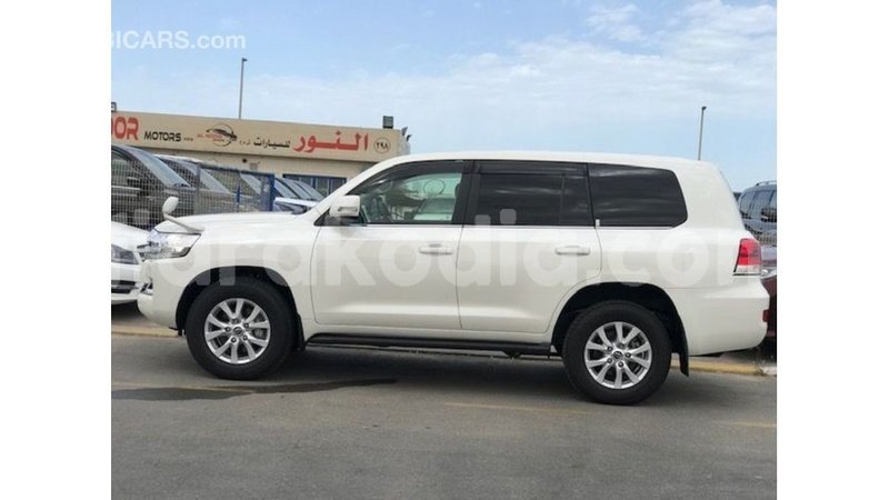 Big with watermark toyota land cruiser diana import dubai 5716