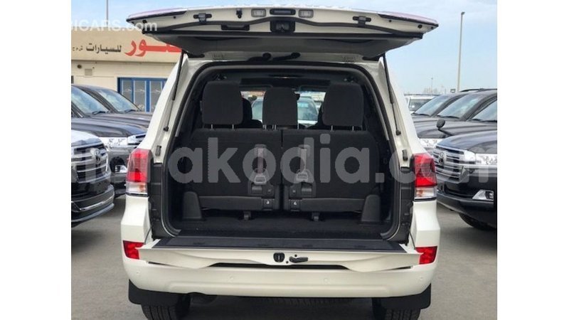 Big with watermark toyota land cruiser diana import dubai 5716