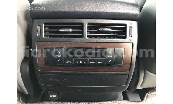 Acheter Import Voiture Toyota Land Cruiser Blanc à Import - Dubai, Diana Acheter Import Voiture Toyota Land Cruiser Blanc à Import - Dubai, Diana