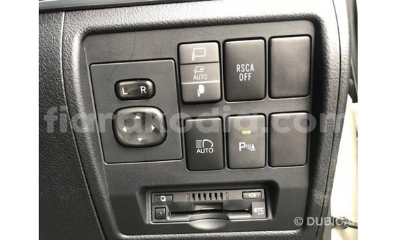 Acheter Import Voiture Toyota Land Cruiser Blanc à Import - Dubai, Diana Acheter Import Voiture Toyota Land Cruiser Blanc à Import - Dubai, Diana